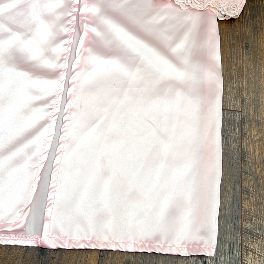 Lace Detail Robe - Picture 3 of 9